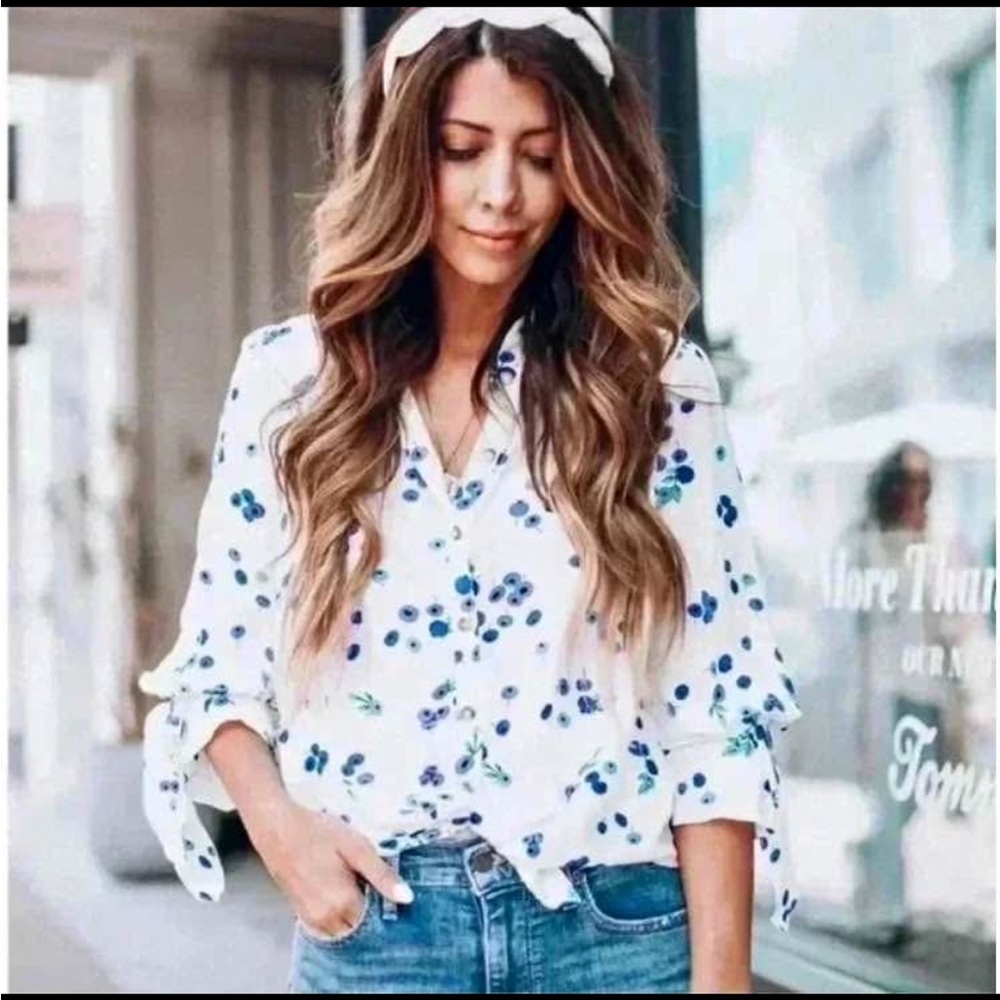 Anthropologie Maeve Blithe White Button Down w Blueberry Print Wrist Bows Size 2